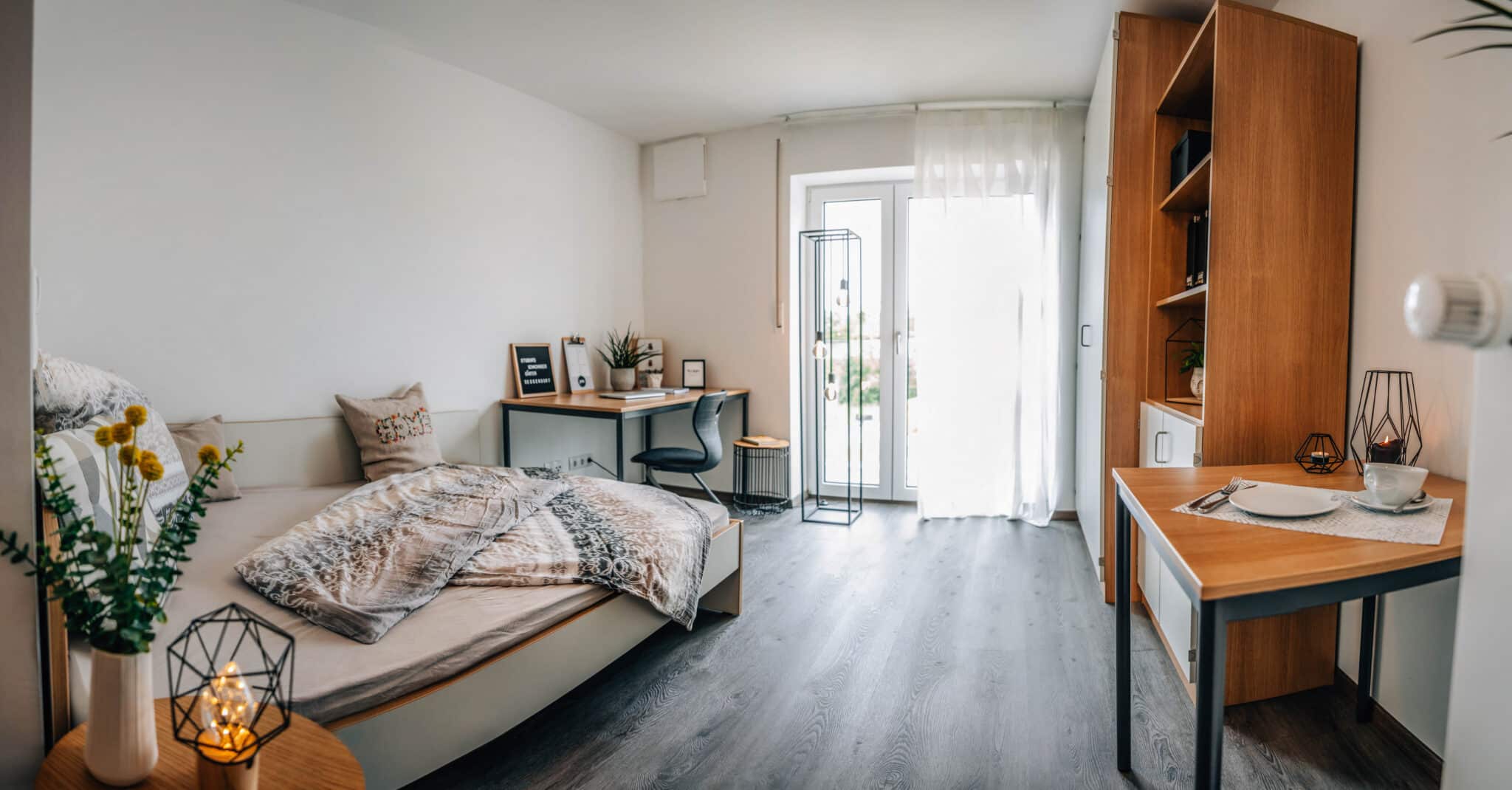 Kolor stitching | 12 pictures | Size: 17599 x 9135 | Lens: Standard | RMS: 3.54 | FOV: 128.63 x 60.32 ~ -2.59 | Projection: Cylindrical | Color: LDR |